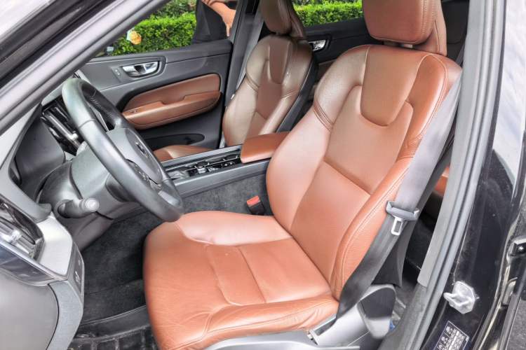 Used Volvo XC60 2021 T5 4x4 Smart Luxury Edition Left Front Seat