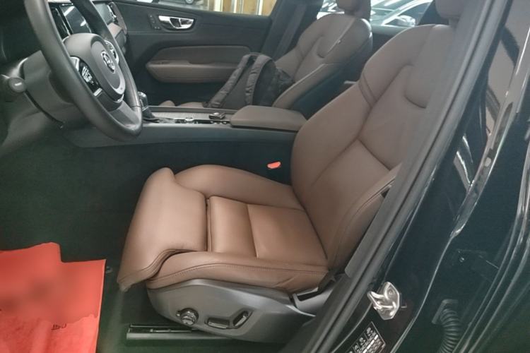 Used Volvo XC60 2021 T5 4x4 Smart Luxury Edition Left Front Seat