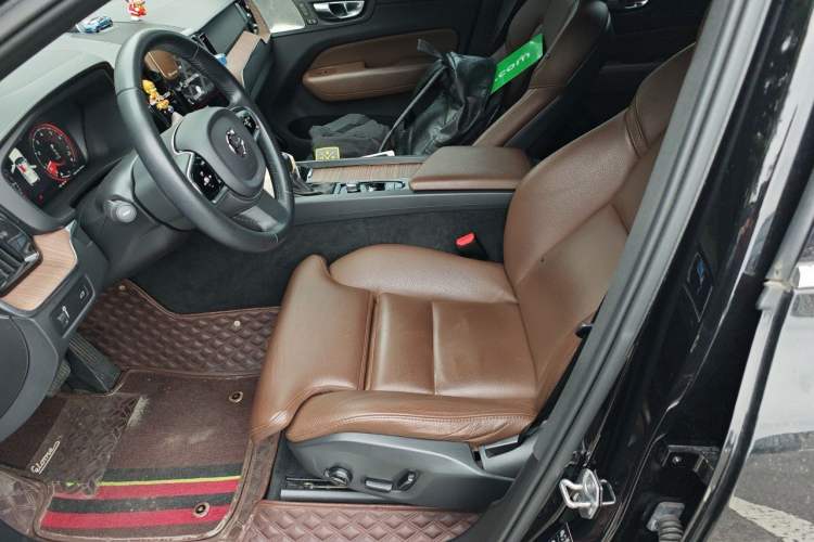 Used Volvo XC60 2021 T5 4x4 Smart Luxury Edition Left Front Seat