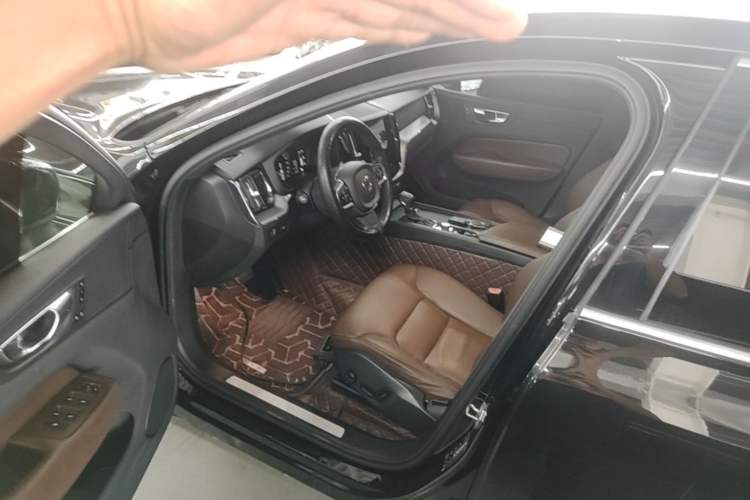 Used Volvo XC60 2021 T5 4x4 Smart Luxury Edition Left Front Seat