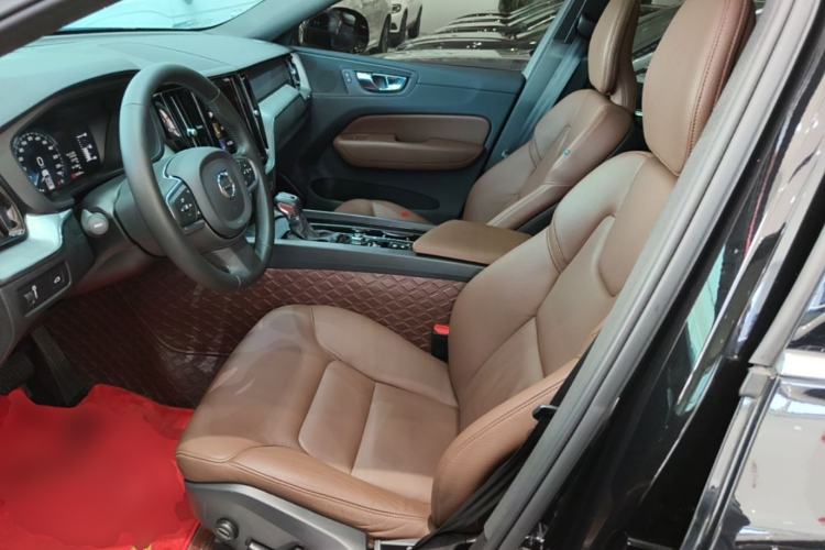 Used Volvo XC60 2021 T5 4x4 Smart Luxury Edition Left Front Seat