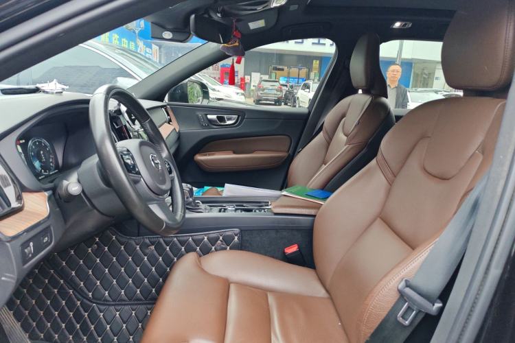 Used Volvo XC60 2021 T5 4x4 Smart Luxury Edition Left Front Seat