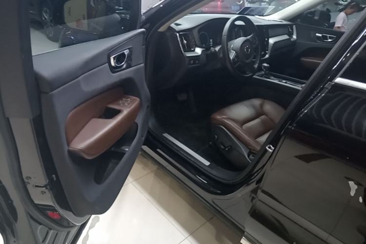 Used Volvo XC60 2021 T5 4x4 Smart Luxury Edition Left Front Seat