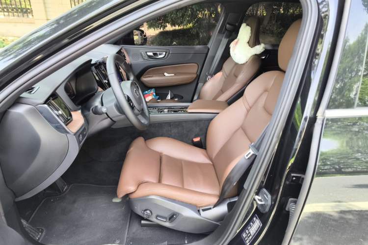 Used Volvo XC60 2021 T5 4x4 Smart Luxury Edition Left Front Seat