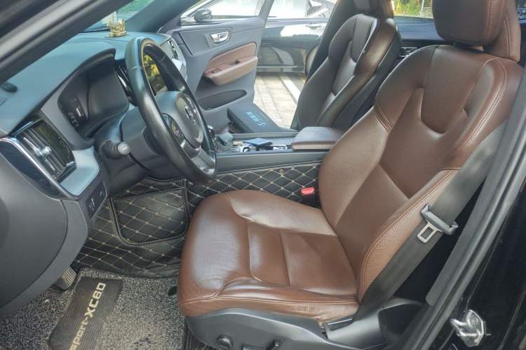 Used Volvo XC60 2021 T5 4x4 Smart Luxury Edition Left Front Seat