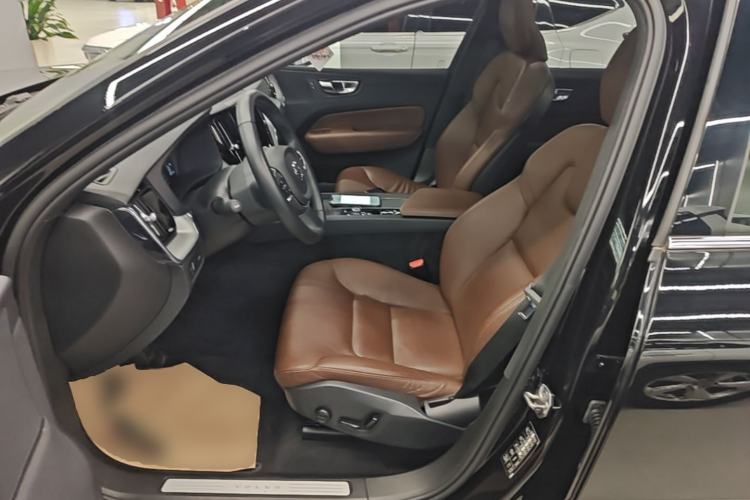 Used Volvo XC60 2021 T5 4x4 Smart Luxury Edition Left Front Seat