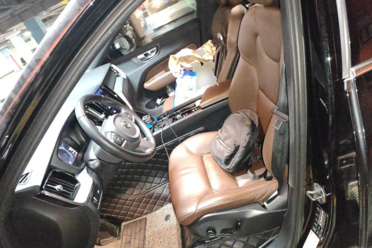 Used Volvo XC60 2021 T5 4x4 Smart Luxury Edition Left Front Seat