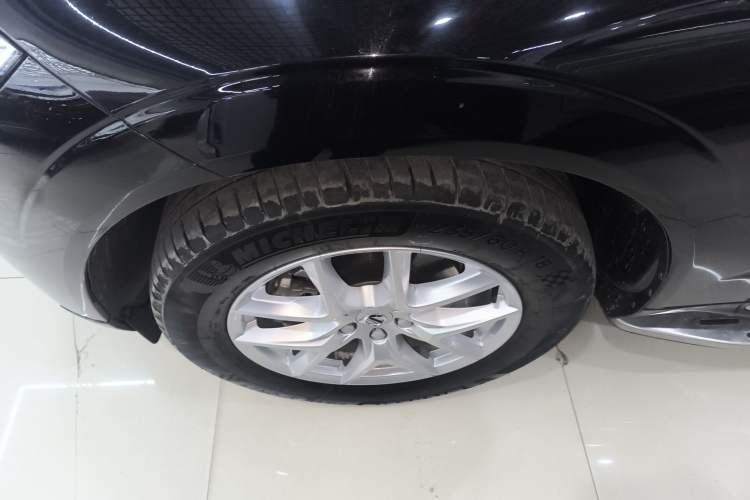 Used Volvo XC60 2021 T5 4x4 Smart Luxury Edition Left Front Wheel Hub