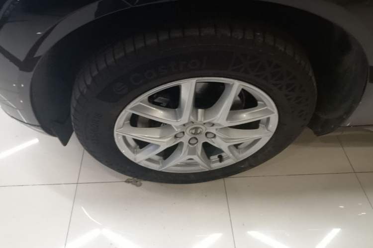Used Volvo XC60 2021 T5 4x4 Smart Luxury Edition Left Front Wheel Hub