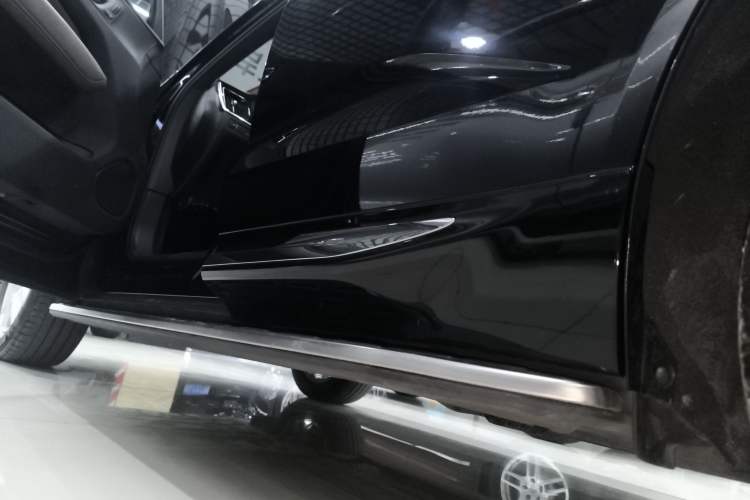 Used Volvo XC60 2021 T5 4x4 Smart Luxury Edition Left Side Sill