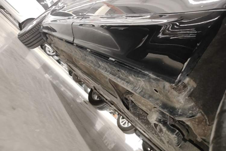Used Volvo XC60 2021 T5 4x4 Smart Luxury Edition Left Side Sill