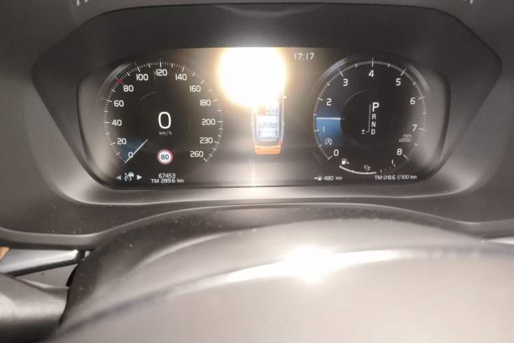 Used Volvo XC60 2021 T5 4x4 Smart Luxury Edition Odometer Close Up