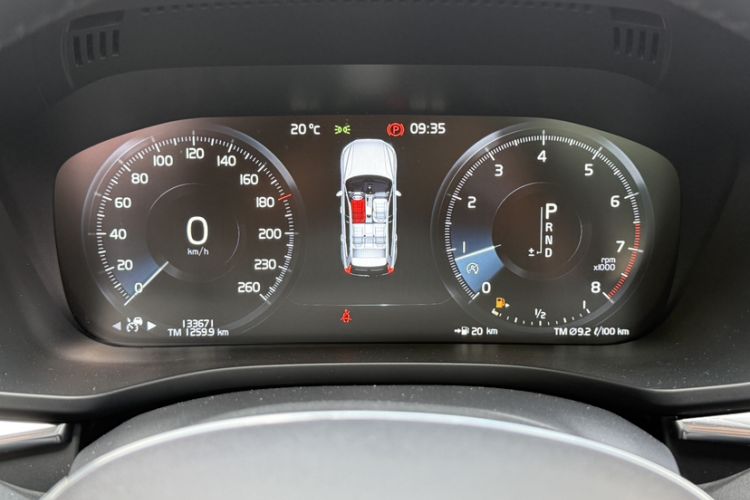Used Volvo XC60 2021 T5 4x4 Smart Luxury Edition Odometer Close Up