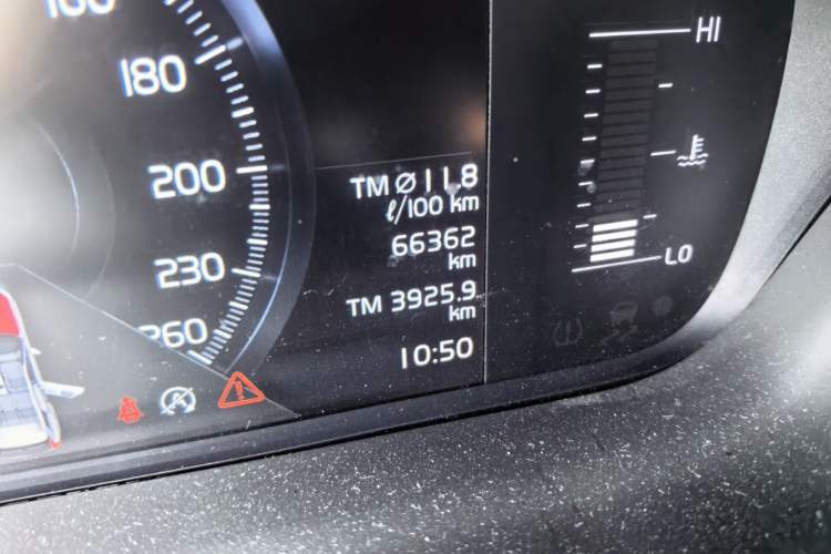 Used Volvo XC60 2021 T5 4x4 Smart Luxury Edition Odometer Close Up