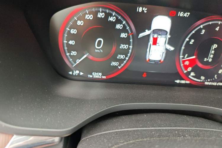 Used Volvo XC60 2021 T5 4x4 Smart Luxury Edition Odometer Close Up