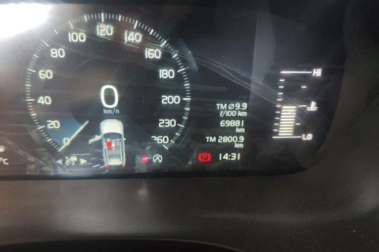Used Volvo XC60 2021 T5 4x4 Smart Luxury Edition Odometer Close Up