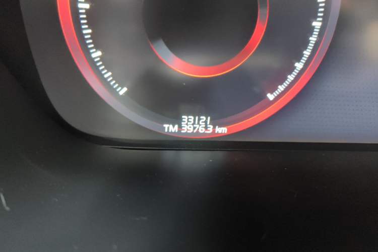 Used Volvo XC60 2021 T5 4x4 Smart Luxury Edition Odometer Close Up