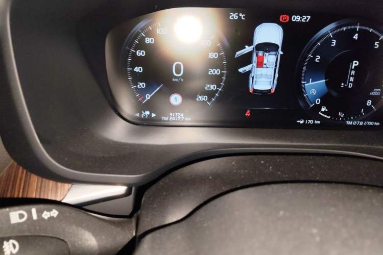Used Volvo XC60 2021 T5 4x4 Smart Luxury Edition Odometer Close Up