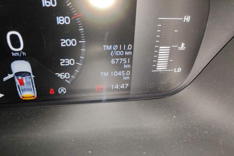 Used Volvo XC60 2021 T5 4x4 Smart Luxury Edition Odometer Close Up