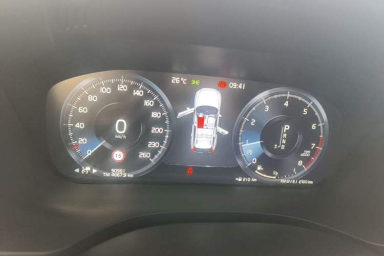 Used Volvo XC60 2021 T5 4x4 Smart Luxury Edition Odometer Close Up