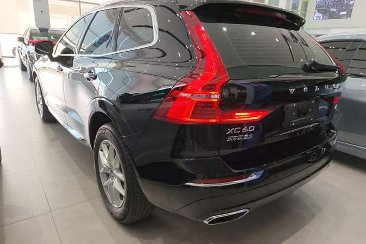 Used Volvo XC60 2021 T5 4x4 Smart Luxury Edition Rear Left 45 Deg