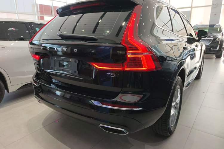 Used Volvo XC60 2021 T5 4x4 Smart Luxury Edition Rear Right 45 Deg