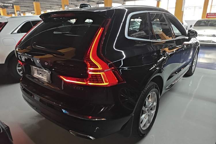Used Volvo XC60 2021 T5 4x4 Smart Luxury Edition Rear Right 45 Deg