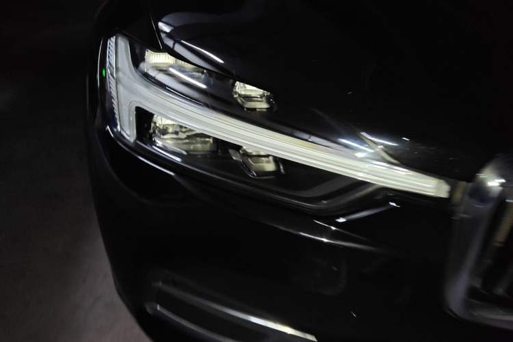 Used Volvo XC60 2021 T5 4x4 Smart Luxury Edition Right Front Headlight
