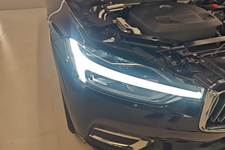 Used Volvo XC60 2021 T5 4x4 Smart Luxury Edition Right Front Headlight