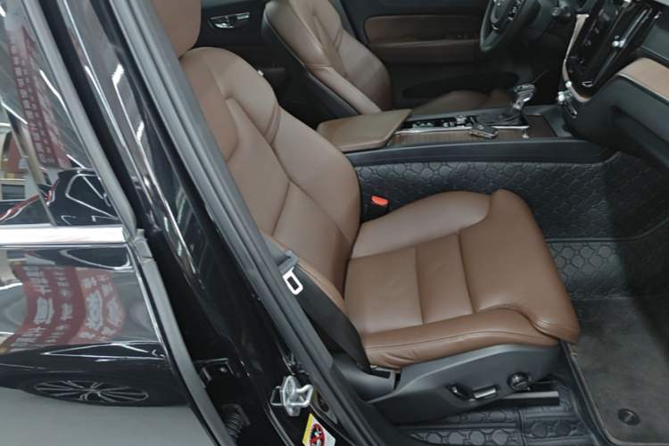 Used Volvo XC60 2021 T5 4x4 Smart Luxury Edition Right Front Seat