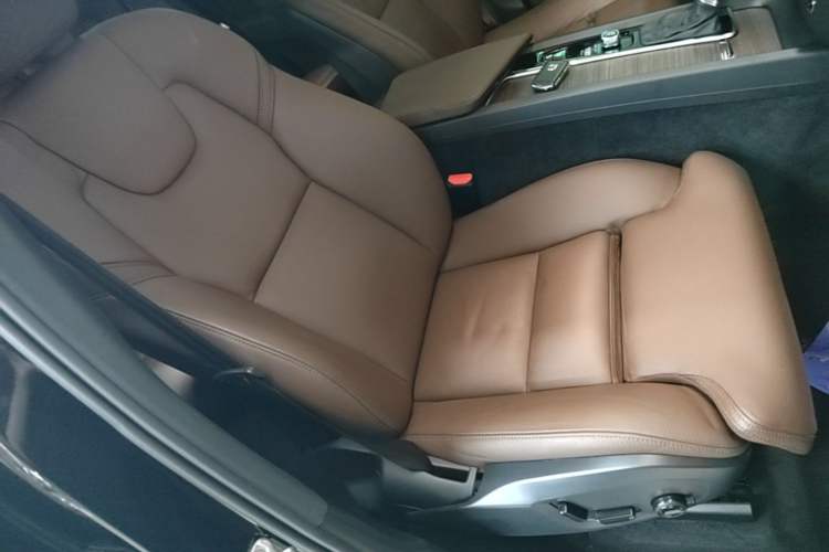 Used Volvo XC60 2021 T5 4x4 Smart Luxury Edition Right Front Seat