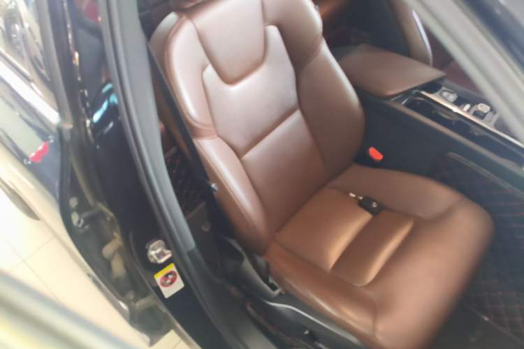 Used Volvo XC60 2021 T5 4x4 Smart Luxury Edition Right Front Seat