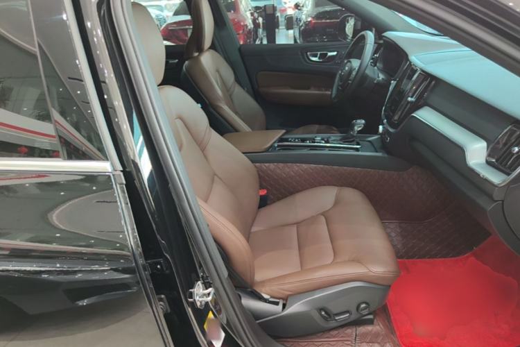 Used Volvo XC60 2021 T5 4x4 Smart Luxury Edition Right Front Seat