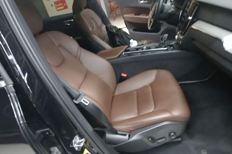 Used Volvo XC60 2021 T5 4x4 Smart Luxury Edition Right Front Seat