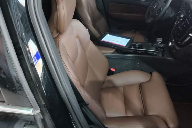 Used Volvo XC60 2021 T5 4x4 Smart Luxury Edition Right Front Seat