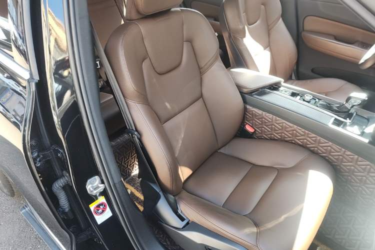 Used Volvo XC60 2021 T5 4x4 Smart Luxury Edition Right Front Seat