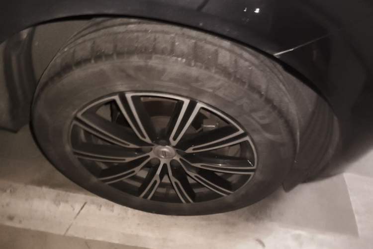 Used Volvo XC60 2021 T5 4x4 Smart Luxury Edition Right Front Wheel Hub