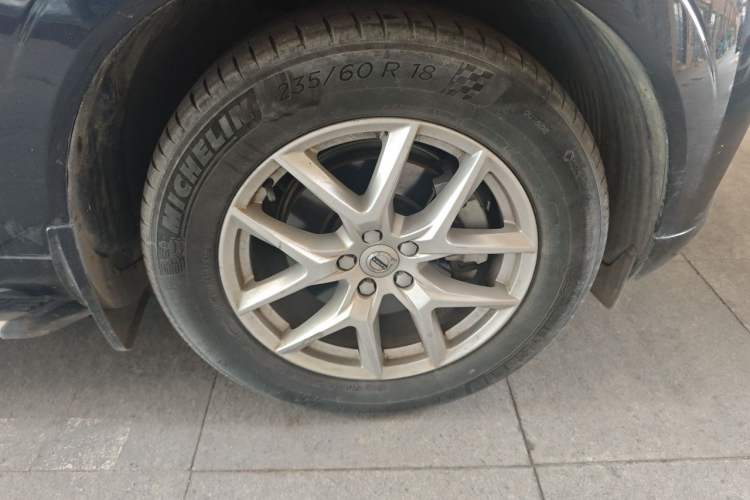Used Volvo XC60 2021 T5 4x4 Smart Luxury Edition Right Front Wheel Hub