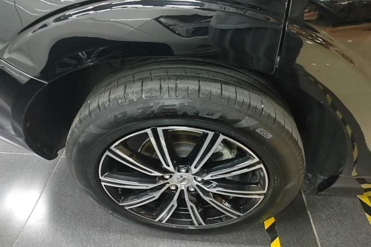 Used Volvo XC60 2021 T5 4x4 Smart Luxury Edition Right Rear Wheel Hub