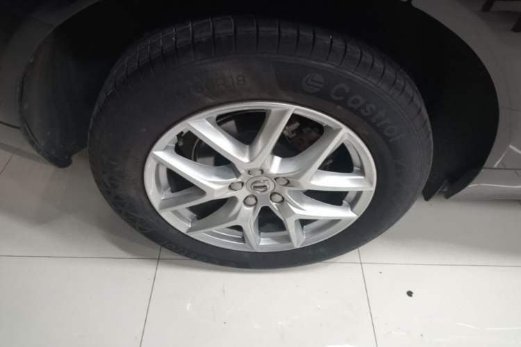 Used Volvo XC60 2021 T5 4x4 Smart Luxury Edition Right Rear Wheel Hub