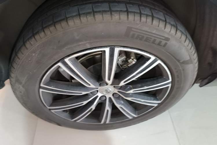 Used Volvo XC60 2021 T5 4x4 Smart Luxury Edition Right Rear Wheel Hub