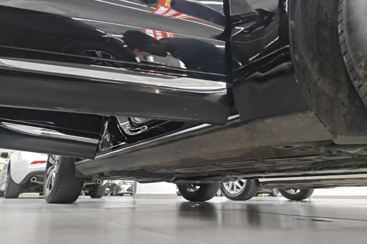 Used Volvo XC60 2021 T5 4x4 Smart Luxury Edition Right Side Sill