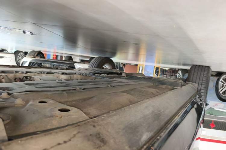 Used Volvo XC60 2021 T5 4x4 Smart Luxury Edition Right Side Sill