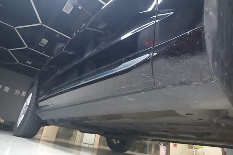 Used Volvo XC60 2021 T5 4x4 Smart Luxury Edition Right Side Sill