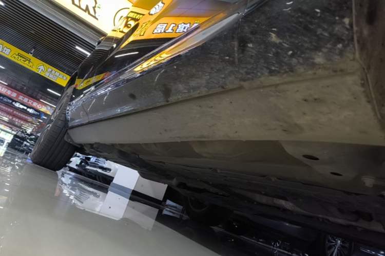 Used Volvo XC60 2021 T5 4x4 Smart Luxury Edition Right Side Sill