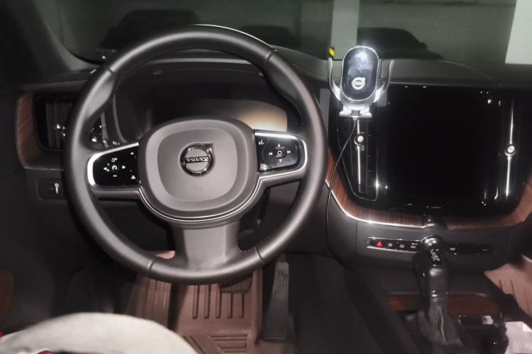 Used Volvo XC60 2021 T5 4x4 Smart Luxury Edition Steering Wheel