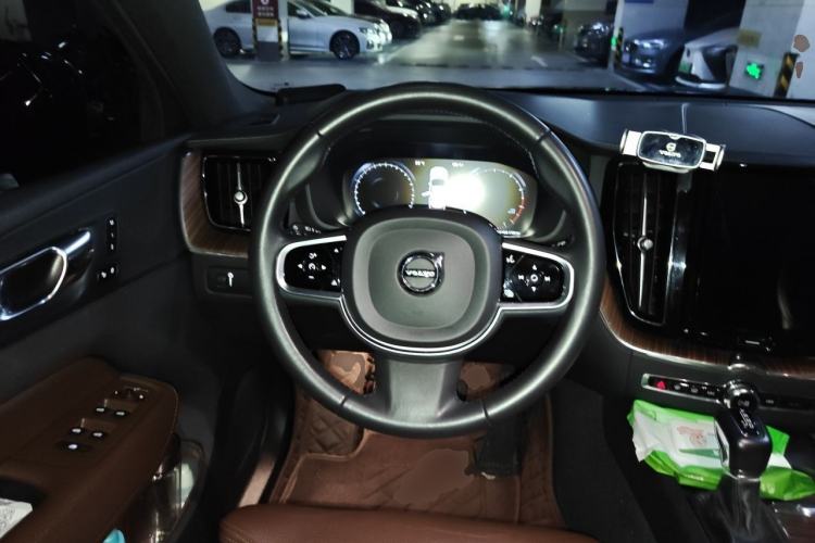 Used Volvo XC60 2021 T5 4x4 Smart Luxury Edition Steering Wheel
