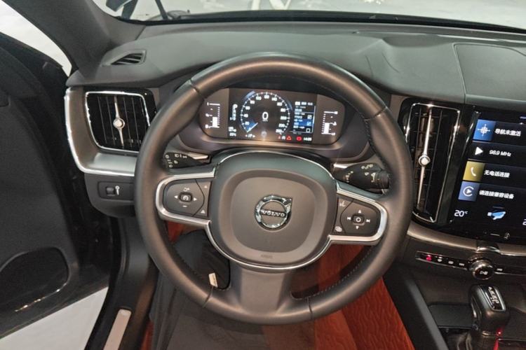 Used Volvo XC60 2021 T5 4x4 Smart Luxury Edition Steering Wheel