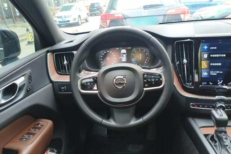 Used Volvo XC60 2021 T5 4x4 Smart Luxury Edition Steering Wheel