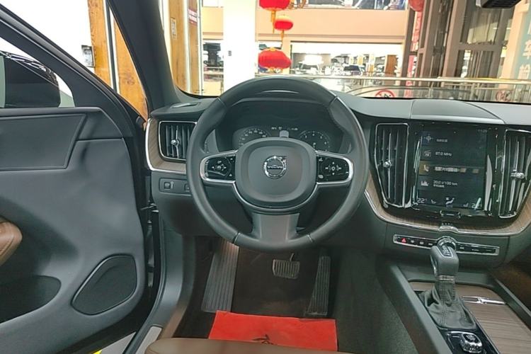 Used Volvo XC60 2021 T5 4x4 Smart Luxury Edition Steering Wheel